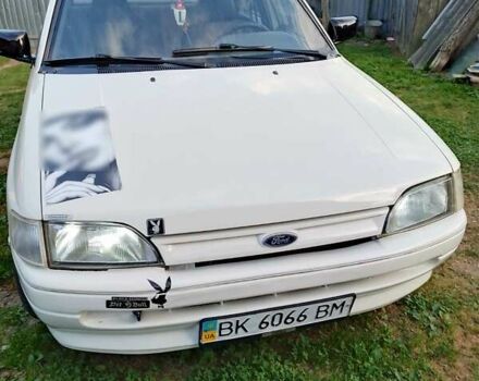 Білий Форд Оріон, об'ємом двигуна 1.39 л та пробігом 49 тис. км за 1300 $, фото 1 на Automoto.ua