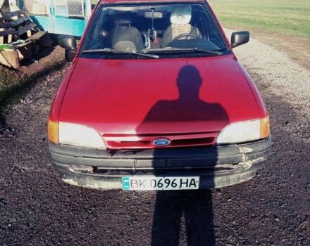 Красный Форд Орион, объемом двигателя 1 л и пробегом 300 тыс. км за 600 $, фото 1 на Automoto.ua