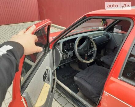 Красный Форд Орион, объемом двигателя 1.4 л и пробегом 240 тыс. км за 799 $, фото 6 на Automoto.ua