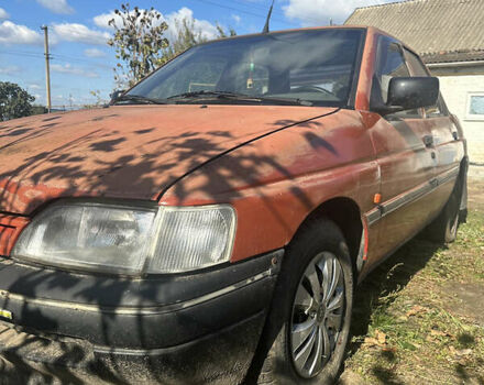 Червоний Форд Оріон, об'ємом двигуна 1.8 л та пробігом 62 тис. км за 1000 $, фото 1 на Automoto.ua