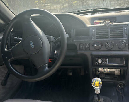 Червоний Форд Оріон, об'ємом двигуна 1.8 л та пробігом 62 тис. км за 1000 $, фото 7 на Automoto.ua