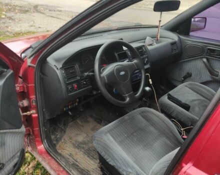 Червоний Форд Оріон, об'ємом двигуна 1.6 л та пробігом 300 тис. км за 358 $, фото 3 на Automoto.ua