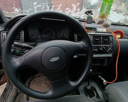 Красный Форд Орион, объемом двигателя 2 л и пробегом 186 тыс. км за 599 $, фото 5 на Automoto.ua
