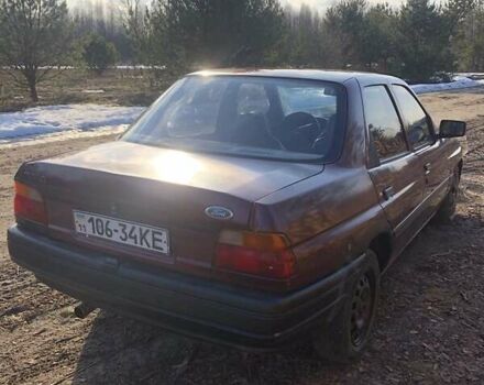 Красный Форд Орион, объемом двигателя 0 л и пробегом 300 тыс. км за 600 $, фото 1 на Automoto.ua
