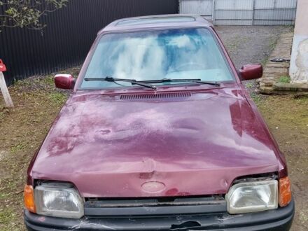 Форд Орион 1989 в Воловце на Automoto.ua Красный Форд Орион, объемом двигателя 2 л и пробегом 300 тыс. км за 600 $, фото 1 на Automoto.ua