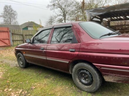 Красный Форд Орион, объемом двигателя 1.6 л и пробегом 97 тыс. км за 714 $, фото 1 на Automoto.ua