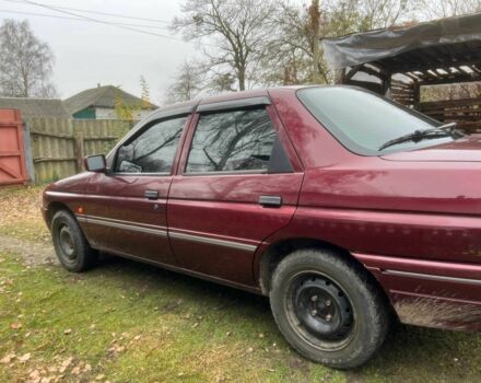 Красный Форд Орион, объемом двигателя 1.6 л и пробегом 97 тыс. км за 714 $, фото 1 на Automoto.ua