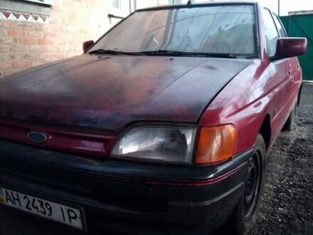 Красный Форд Орион, объемом двигателя 1.4 л и пробегом 300 тыс. км за 497 $, фото 1 на Automoto.ua