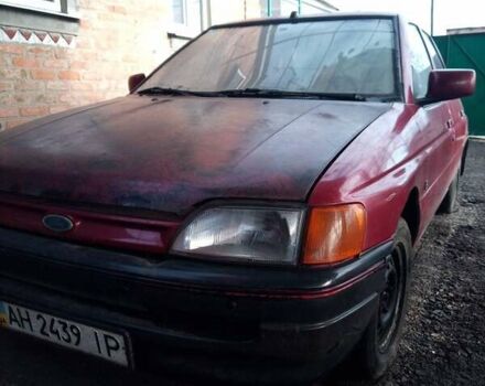 Красный Форд Орион, объемом двигателя 1.4 л и пробегом 300 тыс. км за 497 $, фото 1 на Automoto.ua