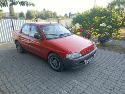 Форд Орион 1991 в Тростянце на Automoto.ua Красный Форд Орион, объемом двигателя 1.4 л и пробегом 341 тыс. км за 1300 $, фото 1 на Automoto.ua