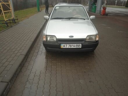 Серый Форд Орион, объемом двигателя 0 л и пробегом 200 тыс. км за 450 $, фото 1 на Automoto.ua