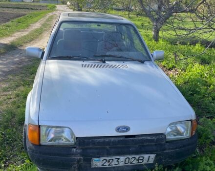Серый Форд Орион, объемом двигателя 0 л и пробегом 400 тыс. км за 350 $, фото 1 на Automoto.ua