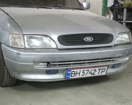 Серый Форд Орион, объемом двигателя 1.6 л и пробегом 300 тыс. км за 1350 $, фото 1 на Automoto.ua