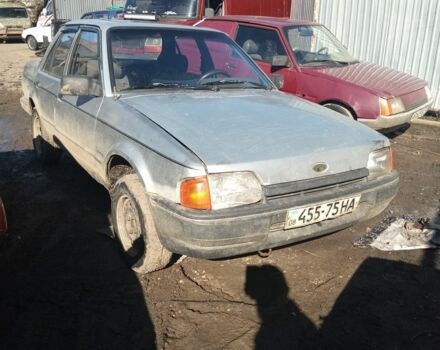 Серый Форд Орион, объемом двигателя 1 л и пробегом 500 тыс. км за 112 $, фото 1 на Automoto.ua