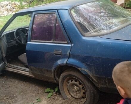Синий Форд Орион, объемом двигателя 0 л и пробегом 407 тыс. км за 15000 $, фото 4 на Automoto.ua