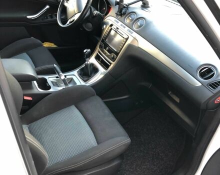 Белый Форд С-Макс, объемом двигателя 2 л и пробегом 275 тыс. км за 11109 $, фото 11 на Automoto.ua