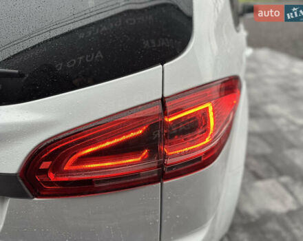 Білий Форд С-Макс, об'ємом двигуна 2 л та пробігом 198 тис. км за 10200 $, фото 16 на Automoto.ua