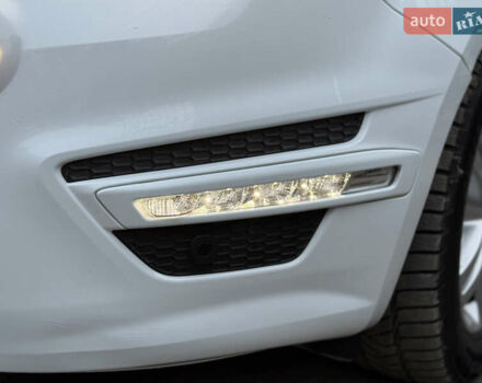 Білий Форд С-Макс, об'ємом двигуна 2 л та пробігом 176 тис. км за 10378 $, фото 25 на Automoto.ua