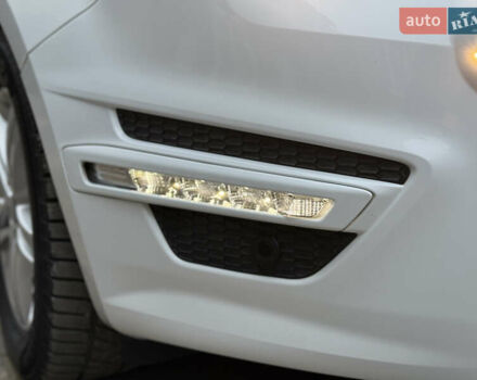 Белый Форд С-Макс, объемом двигателя 2 л и пробегом 176 тыс. км за 10346 $, фото 24 на Automoto.ua