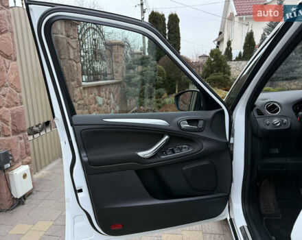 Белый Форд С-Макс, объемом двигателя 2 л и пробегом 176 тыс. км за 10346 $, фото 29 на Automoto.ua