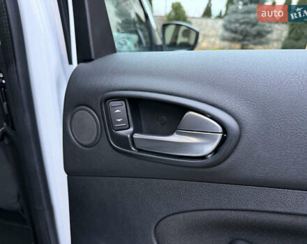 Белый Форд С-Макс, объемом двигателя 2 л и пробегом 176 тыс. км за 10346 $, фото 71 на Automoto.ua