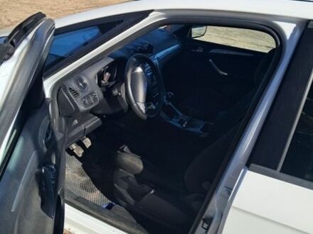 Белый Форд С-Макс, объемом двигателя 2 л и пробегом 344 тыс. км за 6900 $, фото 1 на Automoto.ua