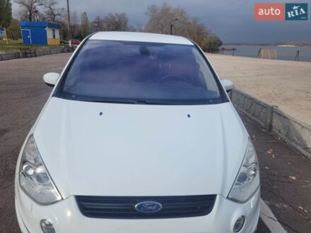 Белый Форд С-Макс, объемом двигателя 2 л и пробегом 125 тыс. км за 14324 $, фото 1 на Automoto.ua