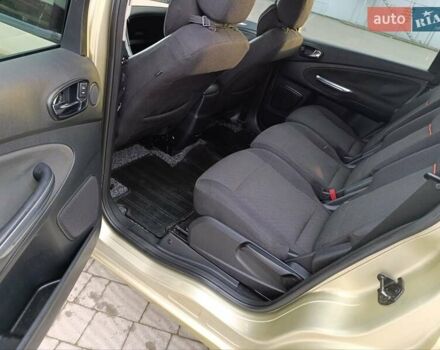 Бежевый Форд С-Макс, объемом двигателя 2 л и пробегом 336 тыс. км за 5900 $, фото 86 на Automoto.ua