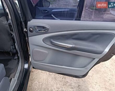 Форд С-Макс 2007 в Николаеве на Automoto.ua Черный Форд С-Макс, объемом двигателя 2 л и пробегом 375 тыс. км за 6300 $, фото 25 на Automoto.ua