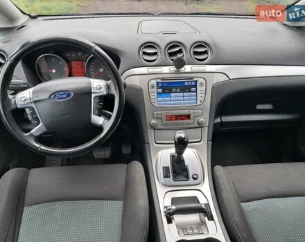 Черный Форд С-Макс, объемом двигателя 2 л и пробегом 230 тыс. км за 7900 $, фото 4 на Automoto.ua
