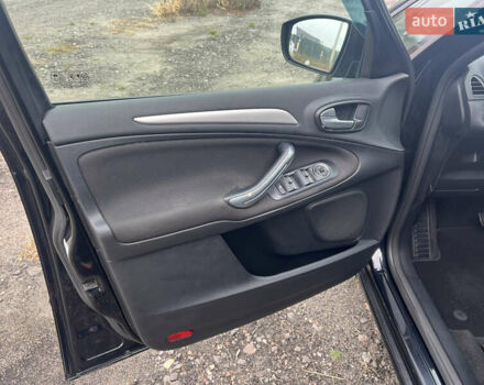 Черный Форд С-Макс, объемом двигателя 2 л и пробегом 168 тыс. км за 9900 $, фото 12 на Automoto.ua