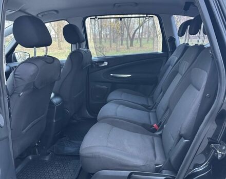 Черный Форд С-Макс, объемом двигателя 2 л и пробегом 184 тыс. км за 8900 $, фото 6 на Automoto.ua