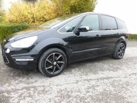 Черный Форд С-Макс, объемом двигателя 2 л и пробегом 77 тыс. км за 7000 $, фото 1 на Automoto.ua