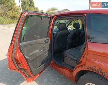 Красный Форд С-Макс, объемом двигателя 2 л и пробегом 229 тыс. км за 5700 $, фото 7 на Automoto.ua