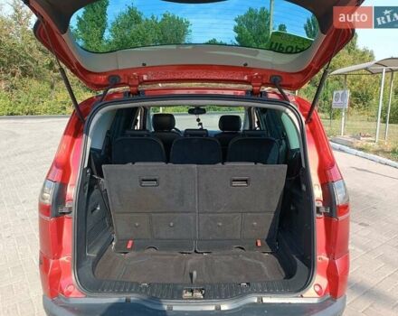 Красный Форд С-Макс, объемом двигателя 2 л и пробегом 229 тыс. км за 5700 $, фото 9 на Automoto.ua