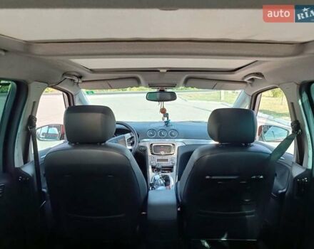 Красный Форд С-Макс, объемом двигателя 2 л и пробегом 229 тыс. км за 5700 $, фото 13 на Automoto.ua