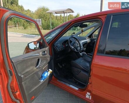 Красный Форд С-Макс, объемом двигателя 2 л и пробегом 229 тыс. км за 5700 $, фото 11 на Automoto.ua