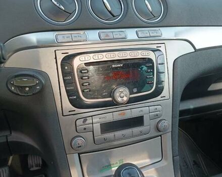 Красный Форд С-Макс, объемом двигателя 2 л и пробегом 229 тыс. км за 5700 $, фото 5 на Automoto.ua