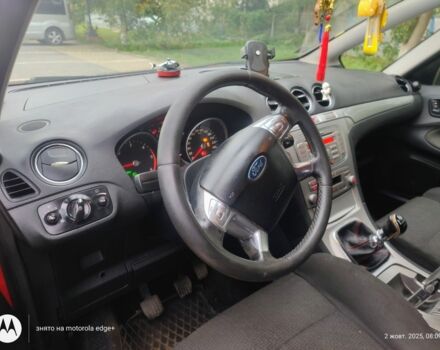 Красный Форд С-Макс, объемом двигателя 2 л и пробегом 300 тыс. км за 6200 $, фото 2 на Automoto.ua