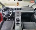 Красный Форд С-Макс, объемом двигателя 2 л и пробегом 302 тыс. км за 4400 $, фото 2 на Automoto.ua