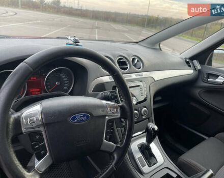 Червоний Форд С-Макс, об'ємом двигуна 2 л та пробігом 270 тис. км за 9200 $, фото 6 на Automoto.ua