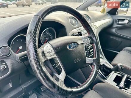 Красный Форд С-Макс, объемом двигателя 2 л и пробегом 232 тыс. км за 7700 $, фото 1 на Automoto.ua
