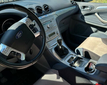 Серый Форд С-Макс, объемом двигателя 2 л и пробегом 46 тыс. км за 9000 $, фото 7 на Automoto.ua