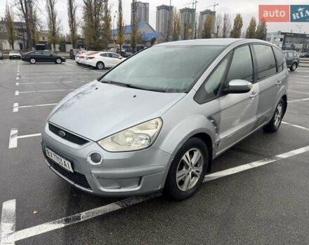 Серый Форд С-Макс, объемом двигателя 2 л и пробегом 300 тыс. км за 4500 $, фото 4 на Automoto.ua