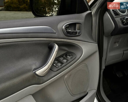 Форд С-Макс 2007 у Миколаєві на Automoto.ua Сірий Форд С-Макс, об'ємом двигуна 1.8 л та пробігом 320 тис. км за 6500 $, фото 24 на Automoto.ua