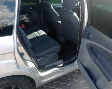 Серый Форд С-Макс, объемом двигателя 1.8 л и пробегом 281 тыс. км за 6500 $, фото 6 на Automoto.ua