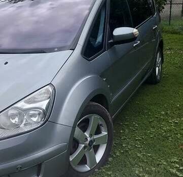 Серый Форд С-Макс, объемом двигателя 2 л и пробегом 340 тыс. км за 9000 $, фото 1 на Automoto.ua