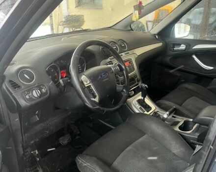 Серый Форд С-Макс, объемом двигателя 2 л и пробегом 262 тыс. км за 7100 $, фото 4 на Automoto.ua