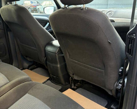 Сірий Форд С-Макс, об'ємом двигуна 2 л та пробігом 215 тис. км за 10200 $, фото 37 на Automoto.ua