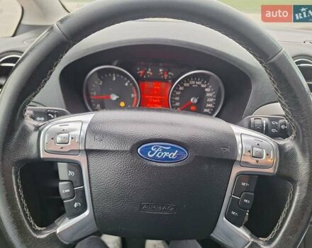 Серый Форд С-Макс, объемом двигателя 2 л и пробегом 221 тыс. км за 9500 $, фото 2 на Automoto.ua